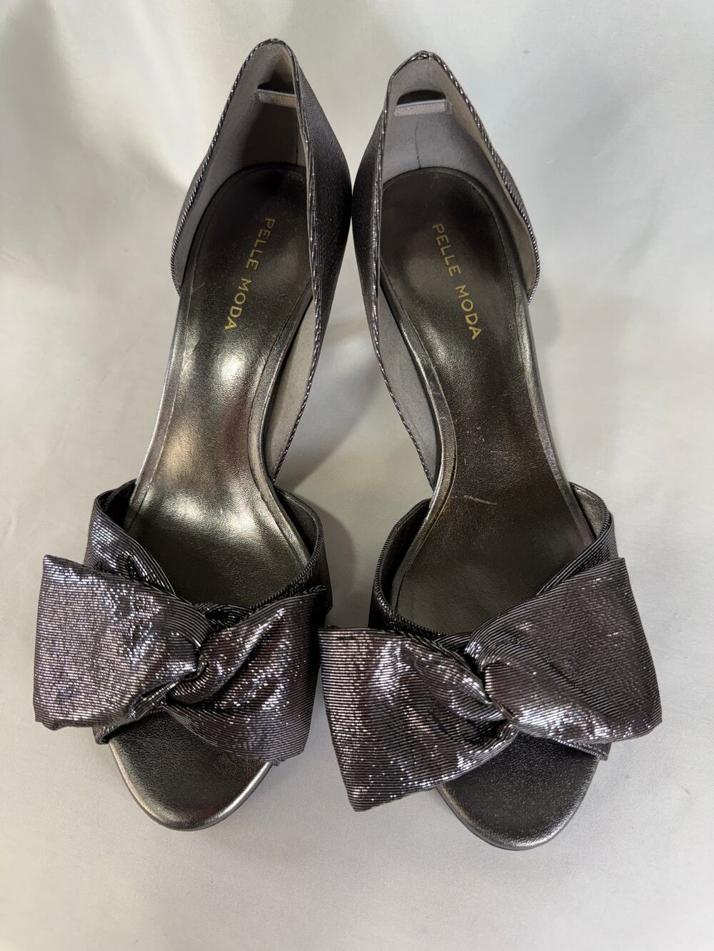 Pelle Moda Women’s Metallic Pewter Bow Peep Toe D’Orsay Heels Pumps 8.5